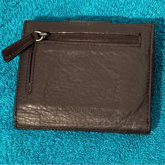 Kenneth Cole Black Leather Trifold Womens Wallet - Picture 3 of 6